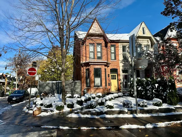 50 Russell ST #2, Toronto C01, ON M5S 1B7