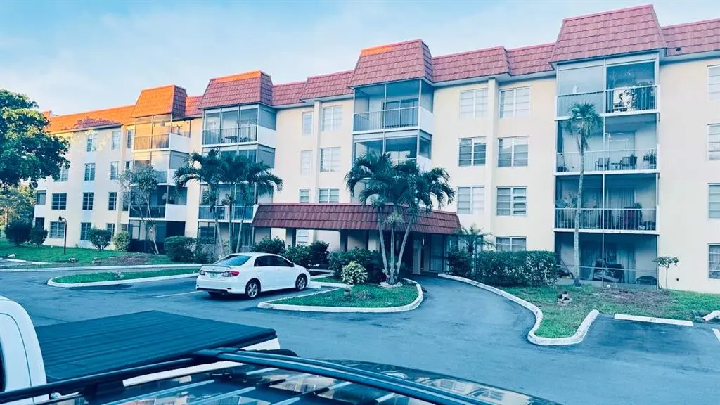 4170 Inverrary Dr #105, Lauderhill, FL 33319