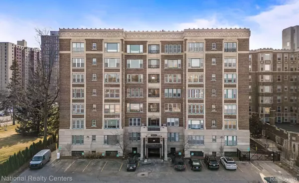 Detroit, MI 48214,8120 E JEFFERSON AVE #5A