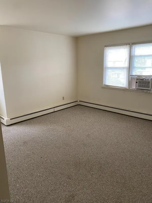 Boonton Town, NJ 07005,172 Kanouse St #2