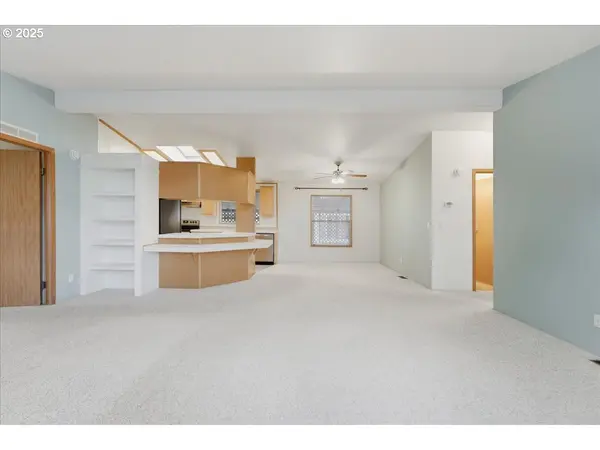 Hillsboro, OR 97006,8300 NE QUATAMA ST #104