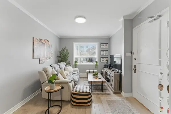 Toronto E03, ON M4C 2X6,9-11 Bracebridge AVE