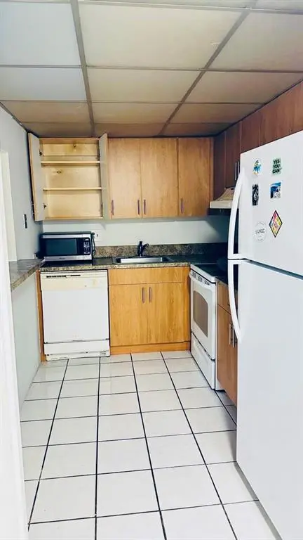 Lauderhill, FL 33319,4170 Inverrary Dr #105