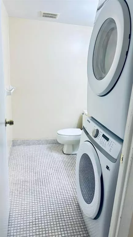 Lauderhill, FL 33319,4170 Inverrary Dr #105