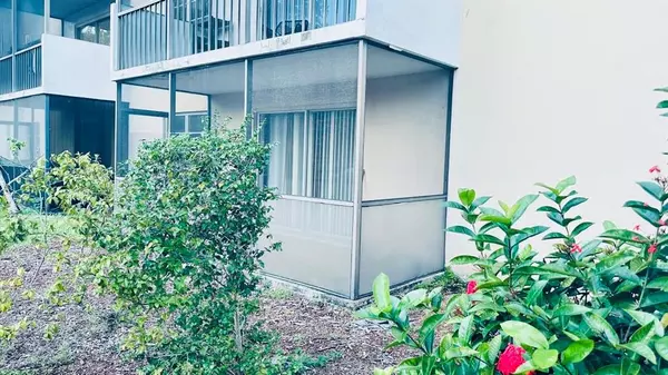 Lauderhill, FL 33319,4170 Inverrary Dr #105