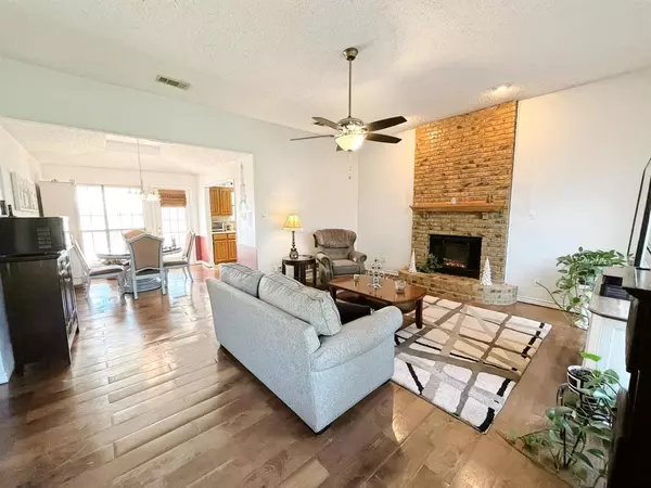 Waxahachie, TX 75165,610 Farrar Road