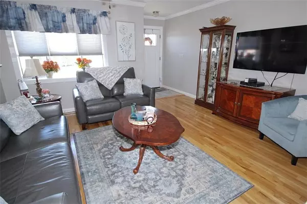 Staten  Island, NY 10312,449 Pompey AVE