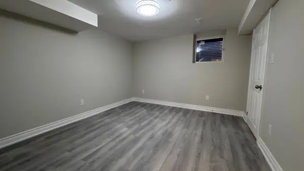 Mississauga, ON L5M 3Z4,1686 Summergrove CRES #Bsmt 1BD