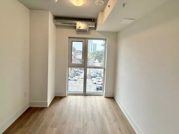 Hamilton, ON L8P 1A5,206 King ST W #305