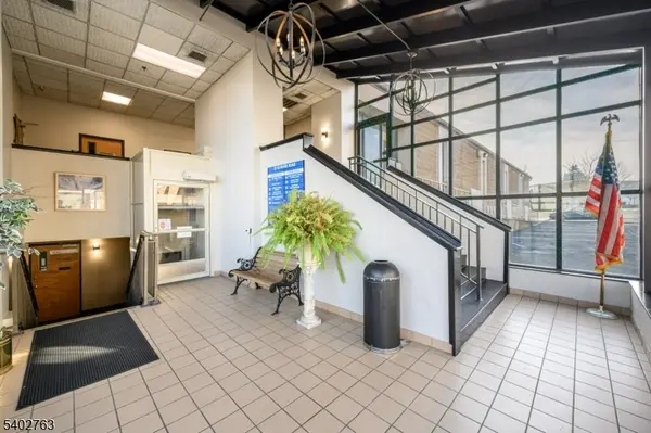 Fair Lawn Boro, NJ 07410,17-10 River Rd