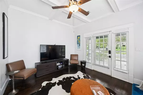 Dallas, TX 75208,326 S Windomere