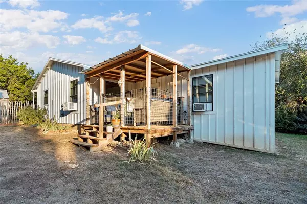 Whitney, TX 76692,122 Tobacco Road