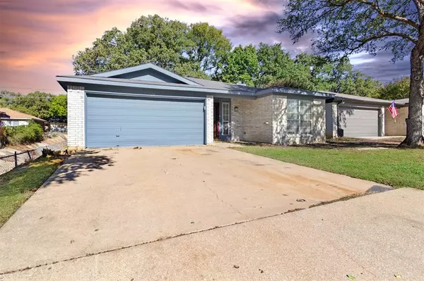 1122 Glen Creek Drive, Mansfield, TX 76063