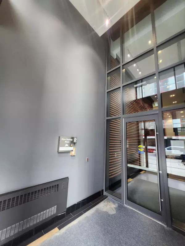 Toronto C01, ON M5V 0M9,111 Bathurst ST #1301