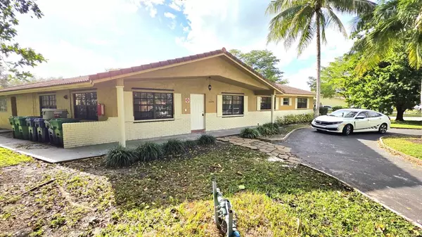 10390 NW 36th St, Coral Springs, FL 33065