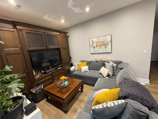 Toronto W04, ON M6L 2K8,171 Cornelius Pkwy #Basement