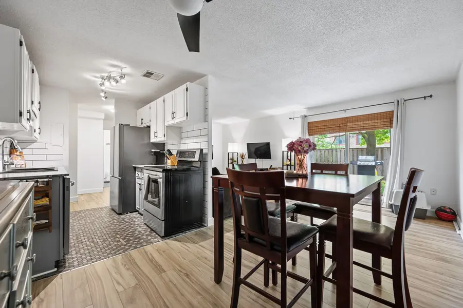 234 Willow RD #104, Guelph, ON N1H 7C6