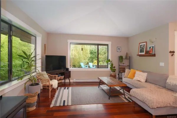 Salt Spring, BC V8K 1P1,182 Grantville St