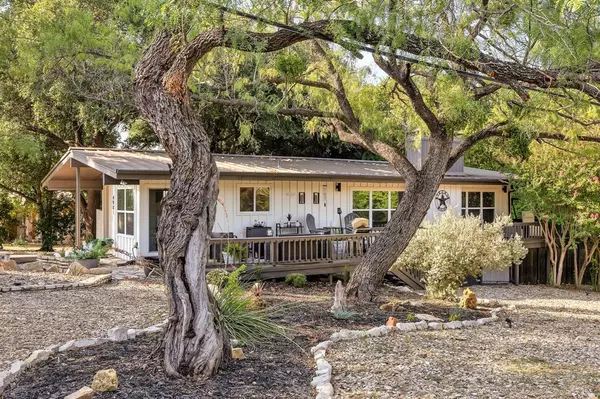 De Cordova, TX 76049,4901 Fairway Court