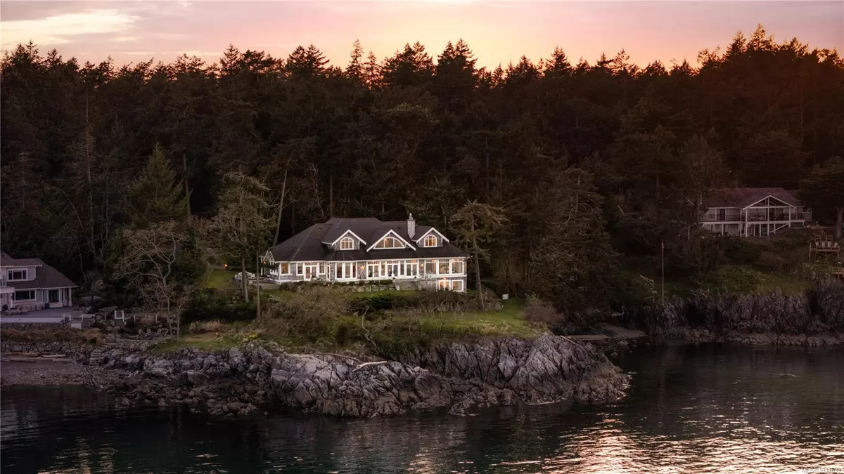 Saanich, BC V8N 1X5,2600 Queenswood Dr