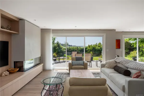 Saanich, BC V8P 5N8,3819 Beachview Pl