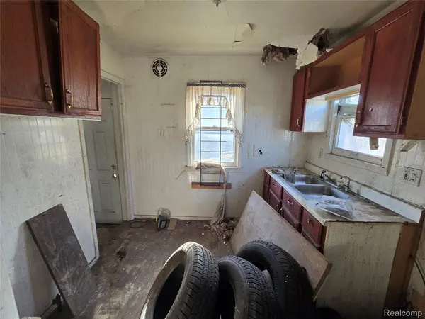 Detroit, MI 48228,9634 Evergreen AVE