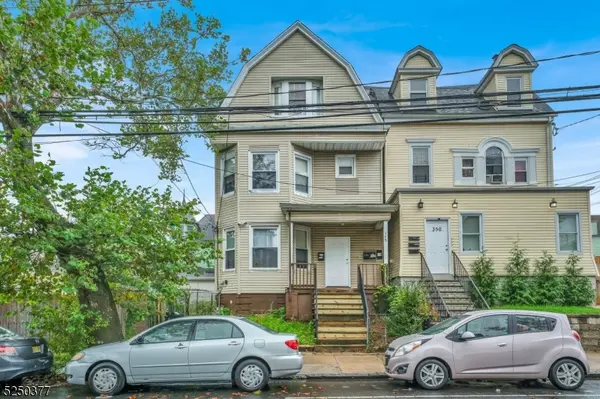 Newark City, NJ 07103,348 13Th Ave #3