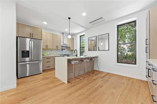 Brooklyn, NY 11233,537 Halsey ST