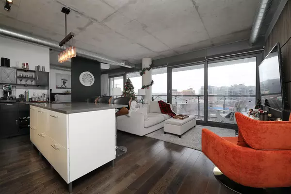 Toronto C08, ON M5A 0E8,32 Trolley CRES #520