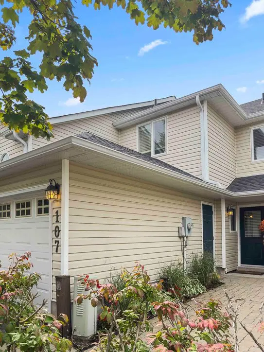 Collingwood, ON L9Y 4W4,107 Ellen LN