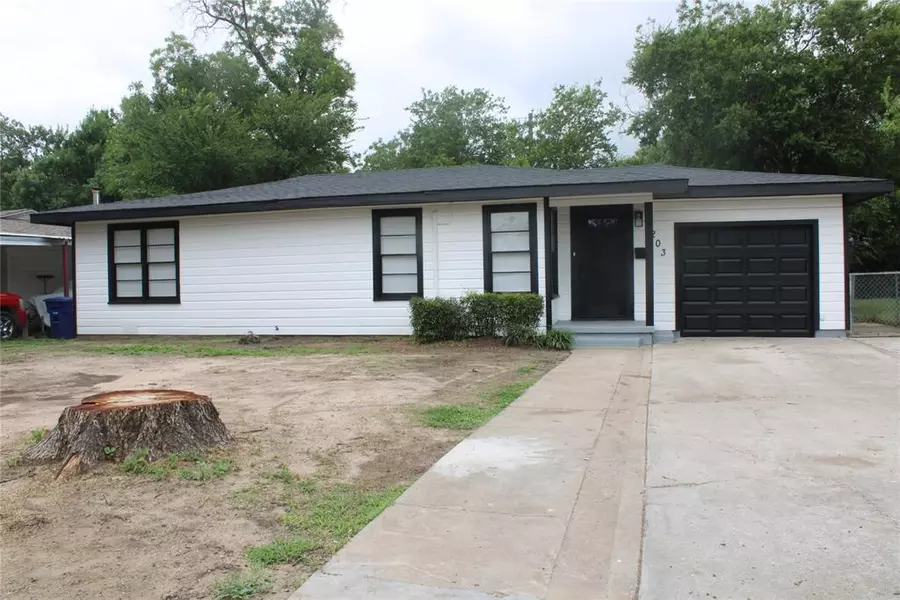 2203 SOUTHSIDE DR, Brownwood, TX 76801