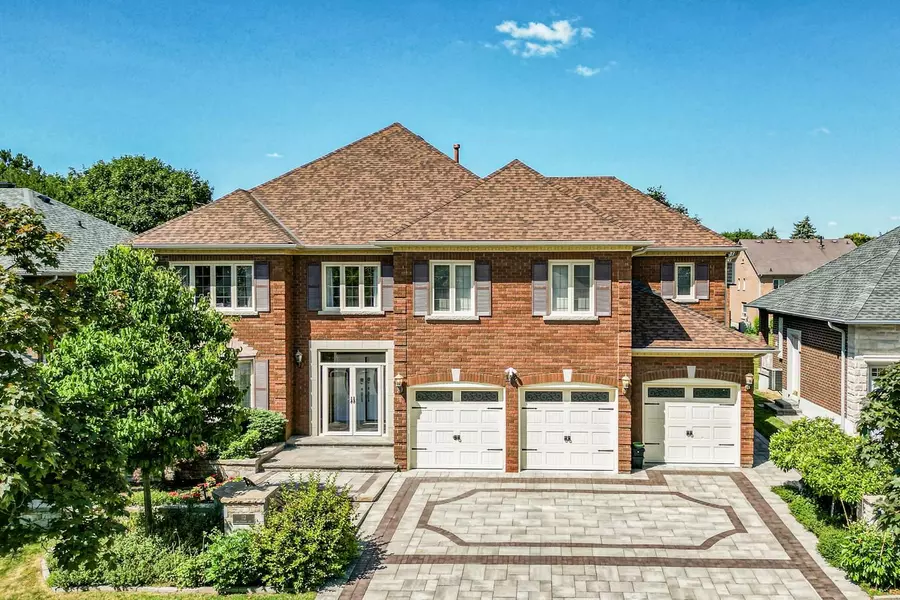 112 Strathearn AVE, Richmond Hill, ON L4B 2L2