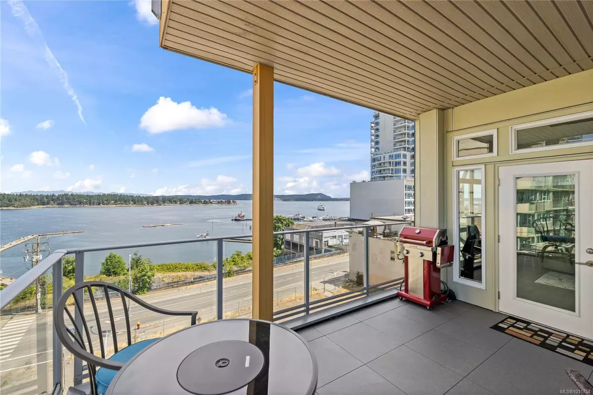 Nanaimo, BC V9R 5H2,10 Chapel St #404