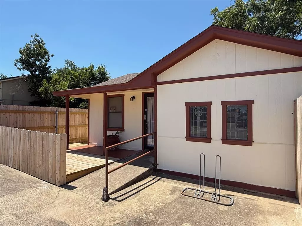 Fort Worth, TX 76112,6436 Meadowbrook Drive #B