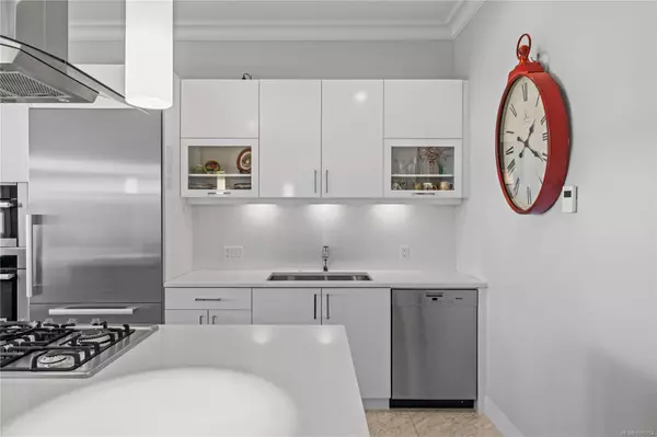 Nanaimo, BC V9R 5H2,10 Chapel St #404