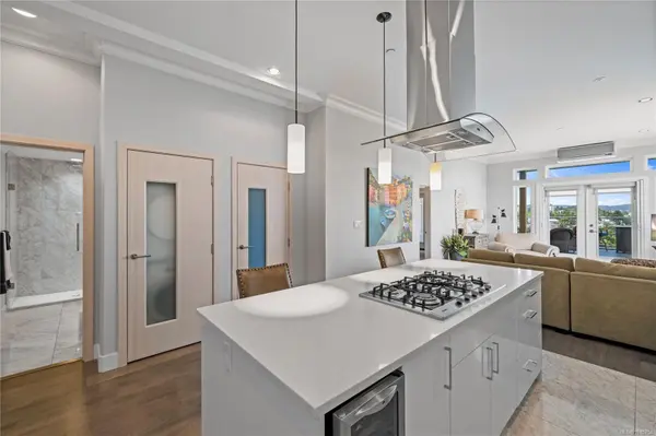 Nanaimo, BC V9R 5H2,10 Chapel St #404