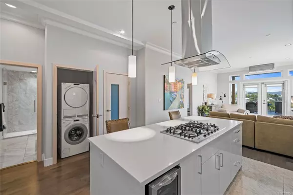 Nanaimo, BC V9R 5H2,10 Chapel St #404