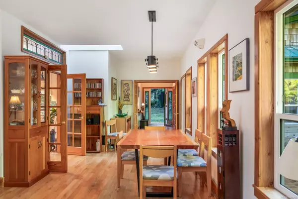 8875 Owl Cres, Denman Island, BC V0R 1T0