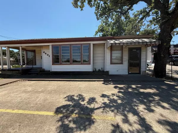 Fort Worth, TX 76112,6436 Meadowbrook Drive #A