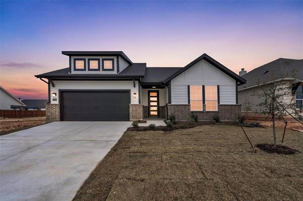 1232 Sabine River Lane, Springtown, TX 76082