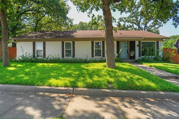 101 W Ash Lane,  Euless,  TX 76039