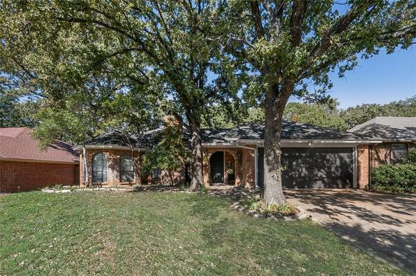2111 Turf Club Drive, Arlington, TX 76017