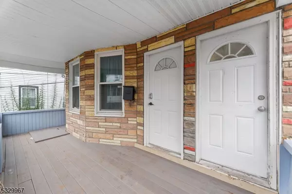 Elizabeth City, NJ 07208,18 Lowden St 2nd Floor