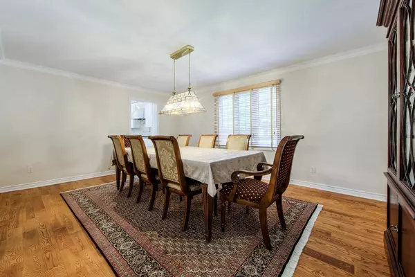 Richmond Hill, ON L4B 2L2,112 Strathearn AVE