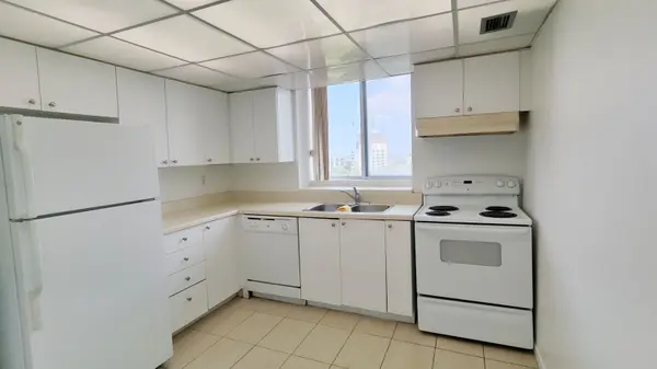 Mississauga, ON L5B 3Z1,145 Hillcrest AVE #603