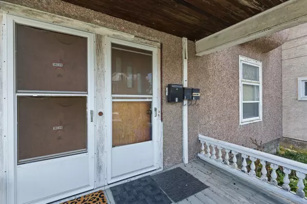 Welland, ON L3C 5G2,105 MAPLE AVE