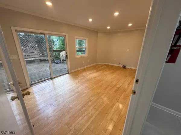 South Orange Village Twp., NJ 07079,360 W South Orange Ave