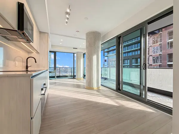 Toronto C08, ON M5A 0Z5,35 Parliament ST #1902