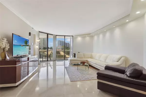 Miami, FL 33180,20191 E Country Club Dr #510