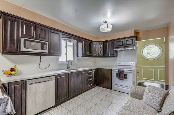 Brampton, ON L6V 3G5,338 Royal Salisbury WAY #Upper Unit